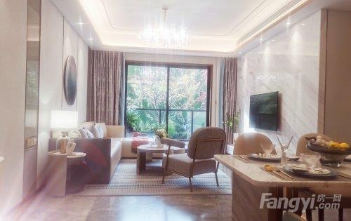 三室两厅两卫，南北通透，三开间朝阳全明户型，阔景阳台，通风采光观景视野不受局限，给您一个舒适温馨的家